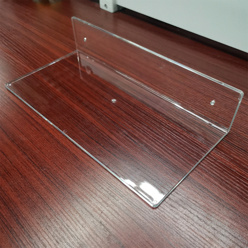 家 の 装飾 に 用い られる 現代の 木製 の 壁棚